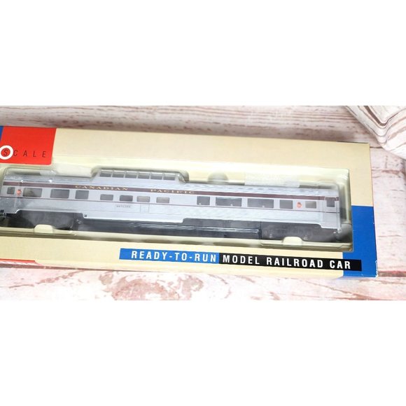 Échelle H0 - Walthers 85' Budd 10-6 Sleeper via Rail Canada